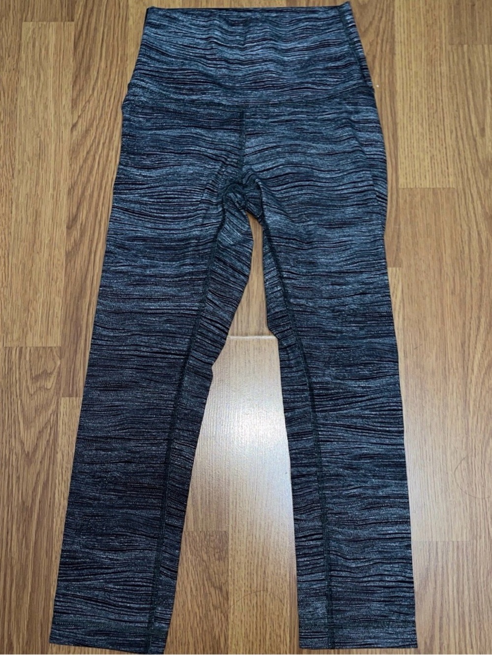 Lululemon Align Crop leggings Low Waisted Gray Herringbone Size 2